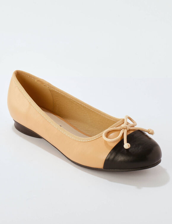 Platte, tweekleurige ballerina's (ecru / zwart) Platte, tweekleurige ballerina's (ecru / zwart)